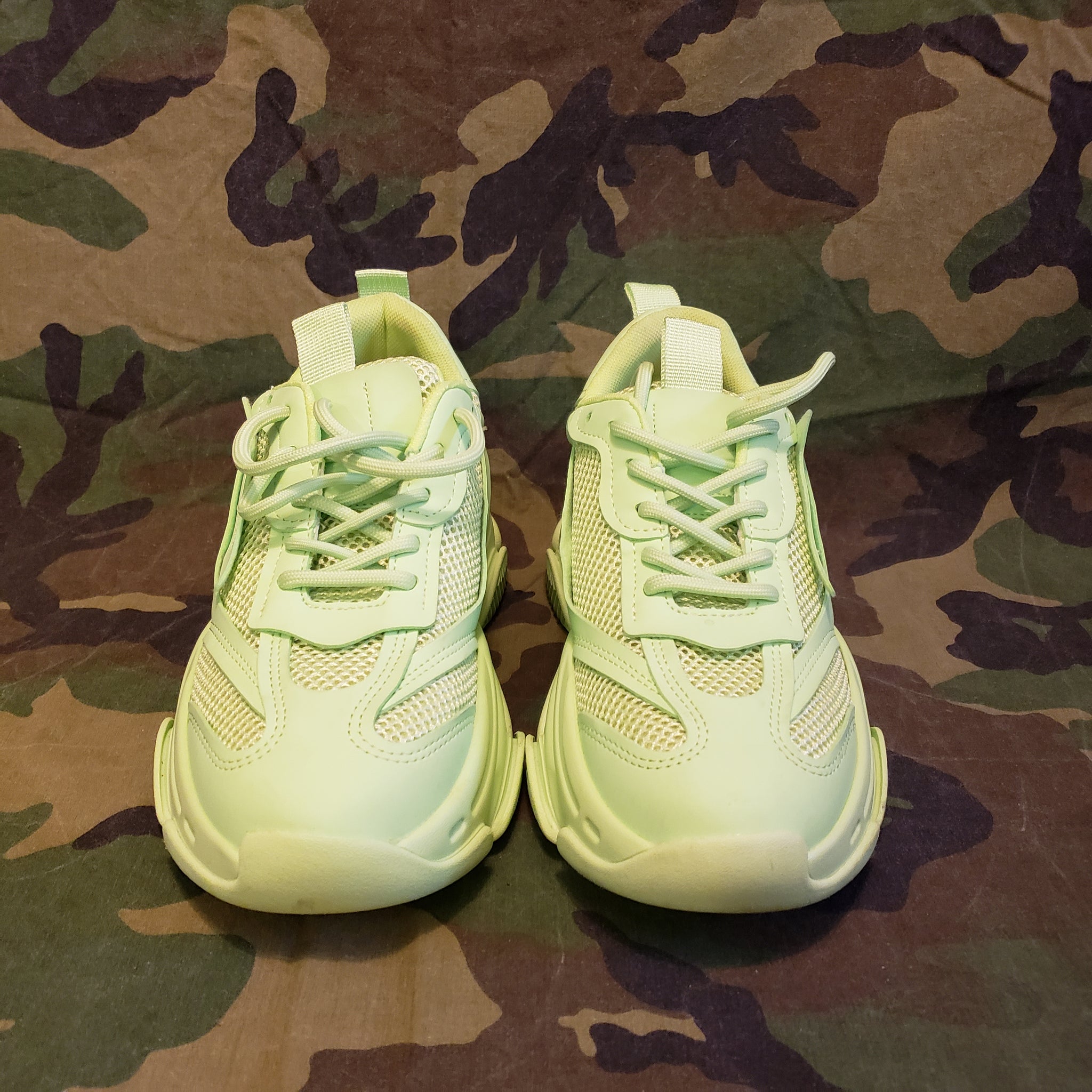 Lime green retailer steve madden sneakers